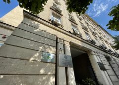 Първият флип телефон на Xiaomi, MIX Flip, стартира с незабавен комплект фотопринтер · TechNode