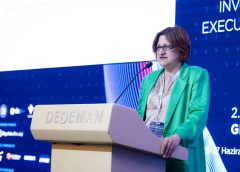 Tesla демонстрира хуманоиден робот от трето поколение · TechNode