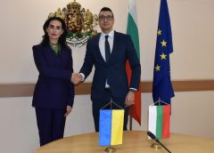 Си разменя поздравления с висшия лидер на Лаос за 65-ата годишнина от връзките