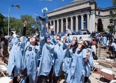 Бумът на китайските студенти помага за създаването на повече места в колежи за американците, установи проучване