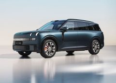 Флагманският SUV на Lynk & Co се изправя срещу Range Rover