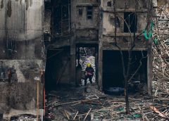 Жителите на имения в Хонконг, където ремонтните работи са спрени, се чудят какво следва