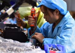 Фабричната дейност в Китай отчита лек ръст през ноември