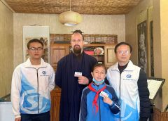 Американецът получава първата социалноосигурителна карта на Wudang за неграждани