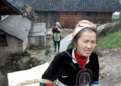 | Защо етническата група China Miao мести къщи през нощта, танцува със сажди по лицата след завършване