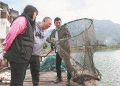Облекчаването на бедността преминава към управление