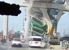 2-ма загинаха при рухването на кран в Тайланд само ден след като друг уби 32-ма пътници от влака