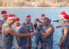 Светът започва да се сбогува с 2025 г. с фойерверки и ледени падания