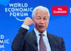 Тръмп съди JPMorgan, обвинявайки банката, че е закрила сметките му по политически причини