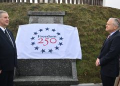 На 250 години САЩ трябва да насърчават своите ценности в Азия, а не спектакъл