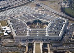 Пентагонът добавя китайски фирми към военния списък, след което оттегля заявката