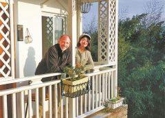 Малкият селски район привлича бивши градски жители, за да възстановят и съживят славата му