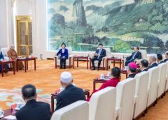 Висш служител поздрави религиозните групи за Пролетния празник