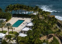 Шефът на търговията на Тръмп призна, че е пътувал до остров Епщайн, изправен пред призиви да подаде оставка