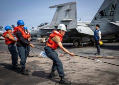 Тръмп изглежда поставя на Иран 10-дневен краен срок, докато САЩ разполагат огромни сили в Близкия изток