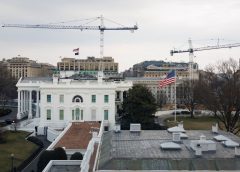 Балната зала на Тръмп за 400 милиона щатски долара в Белия дом може да се придвижи напред засега, постановява съдия