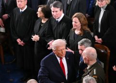 Правителството на САЩ иска забавяне на съдебното изслушване за възстановяване на тарифи, изправено пред над 2000 дела