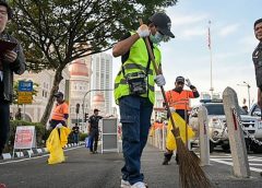 Сингапурец помита пътя в Куала Лумпур след присъда за изхвърляне на отпадъци в Малайзия
