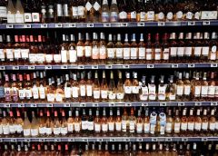 Time нарича щастлив час, тъй като продажбите на френско вино и спиртни напитки се влошиха в континентален Китай и САЩ
