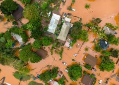 Хаваите страдат от най-големите наводнения от 20 години насам, като се очакват още дъждове