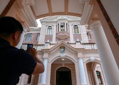 Президентът на университета в Хонконг обещава да стимулира хуманитарните науки на фона на натиска на ИИ другаде