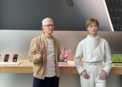 Главният изпълнителен директор на Apple започва пътуване в Китай в Чънду, подчертавайки важността на Китай