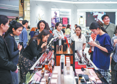 Безмитните продажби в Хайнан скочиха на фона на бума на туризма