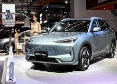 Geely се стреми към интелигентно шофиране на ниво Tesla до края на годината