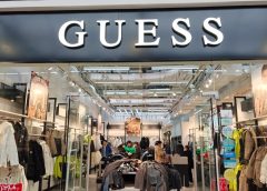 Guess казва, че ще затвори всички магазини в континентален Китай на фона на преосмисляне на търговията на дребно