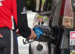 Хонконг е призован да преразгледа цените на горивата на фона на обвинения за „несправедливо“ увеличение на разходите