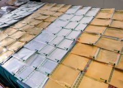 Митниците конфискуваха рекордните 230 милиона хонконгски долара в злато и сребро, скрити във въздушен товар