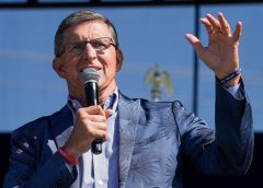 Министерството на правосъдието урежда дело от съюзника на Тръмп Майкъл Флин за 1,2 милиона щатски долара