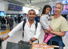 Облекчение, радост, когато първият полет обратно от Дубай връща блокираните жители на Хонконг у дома