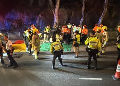 14 ранени, след като микробус се блъсна в задната част на товарен автомобил в Хонконг