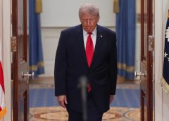 Тръмп си навлече критики с пламенно, натоварено с псувни послание за Великден, атакуващо Иран