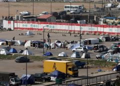 Израелска бомбардировка уби бебе в Ливан по време на погребението на баща му