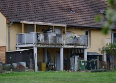 Френската полиция откри голо момче, на 9 години, заключено в микробуса на баща си от 2024 г