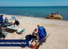 Украински дронове атакуваха товарен кораб, който потъна, убивайки 1, каза руски официален представител