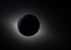 Екипажът на Артемида на НАСА прави историческа снимка на Земята на път за вкъщи от Луната