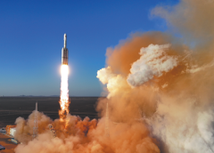 Търговска ракета прави първи полет