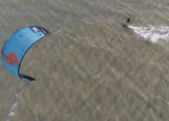 Хайнан яхва вълната на бума на кайтсърфа