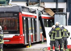 1 загинал, 6 ранени при катастрофа на тролейбус в супермаркет в Австрия