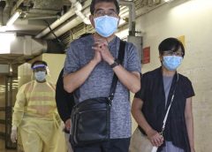 Преподобният Дерек Ли, баща на ранения танцьор от Хонконг Mirror Мо Ли, почина