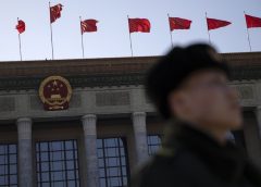 Китай се насочва към посредниците в подновената репресия срещу „скритата“ корупция