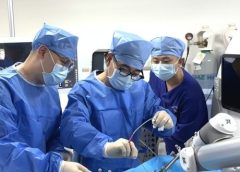 Китайските хирургически роботи изпреварват Да Винчи по дял на вътрешния пазар, разширявайки се в глобалната дистанционна хирургия